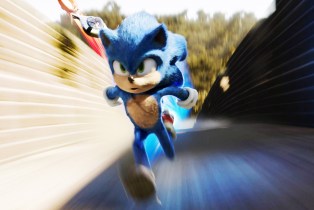 SONIC THE HEDGEHOG, Sonic the Hedgehog (voice: Ben Schwartz)