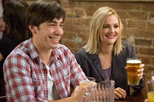 Justin Long and Drew Barrymore in Going the Distance