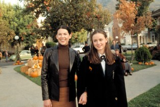 GILMORE GIRLS, Lauren Graham, Alexis Bledel, 'Kiss & Tell', (Season 1, episode 7, aired November 16, 2000), 2000-2007.