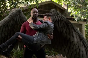 LUCIFER (L to R) D.B. WOODSIDE as AMENADIEL and KEVIN ALEJANDRO as DAN ESPINOZA in episode 512 of LUCIFER Cr. COURTESY OF NETFLIX © 2021