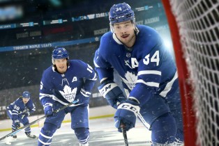 ALL OR NOTHING TORONTO MAPLE LEAFS REVIEW