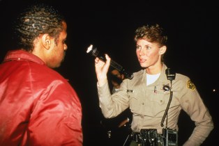 COPS, Los Angeles police officer with a suspect, 1989-. © Fox / Courtesy: Everett Collection