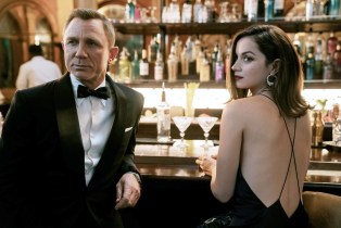 NO TIME TO DIE, from left: Daniel Craig, Ana de Armas,