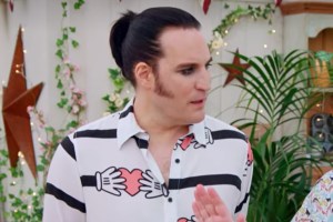 Noel Fielding's ponytail on The Great British Baking Show