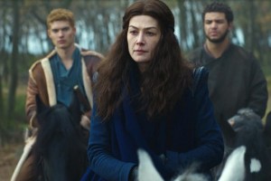 Rosamund Pike, Josha Stradowski and Marcus Rutherford in the Wheel of Time "Weep for Manetheren" scene.