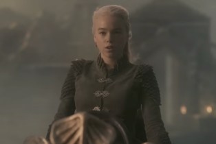 Young Rhaenyra on dragon back in House of the Dragon