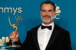 Murray Bartlett, winner of the Outstanding Supporting Actor in a Limited or Anthology Series or Movie award for ‘The White Lotus poses with his Emmy