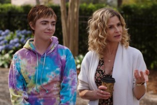 Elsie Fisher and Kyra Sedgwick in 'The Summer I Turned Pretty'