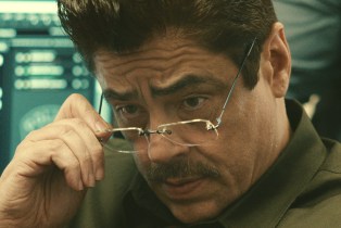 Reptile. Benicio Del Toro as Tom Nichols in Reptile