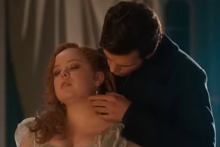 Penelope and Colin's mirror scene tease in 'Bridgerton' trailer