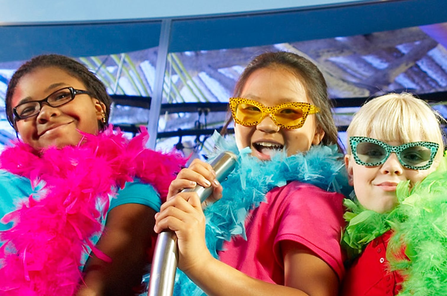 3 girls singing karaoke