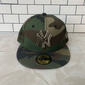 NY Yankees Camo Fitted Hat