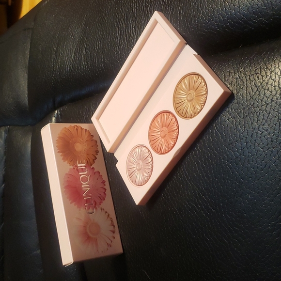 Clinique Glow, Blush, Bronze - Picture 1 of 7