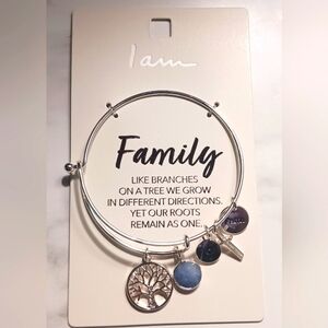 🌳💙NWT I AM-FAMILY SILVER BRACELET