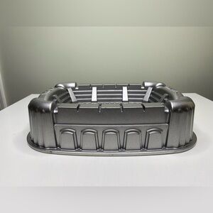 Nordic ware Stadium Bundt Cake Pan