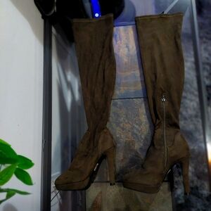 Knee High Boots with Heels Brown Size 8