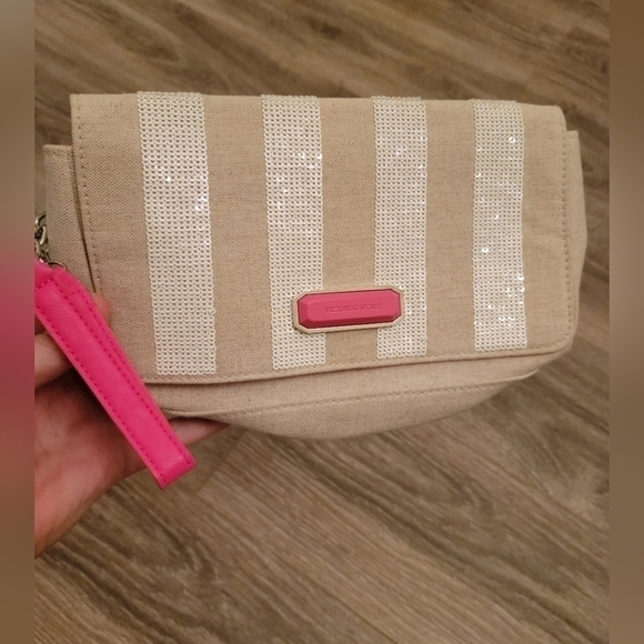 𝅺VICTORIA’S Secret Striped Clutch Hot Pink Lining - Picture 1 of 8