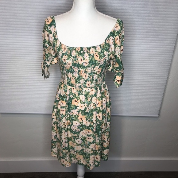 American Eagle Outfitters Dresses & Skirts - American Eagle green floral mini dress