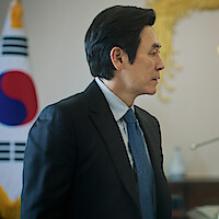 Sul Kyung-gu as Park Dong-ho.