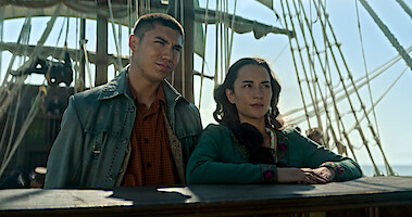 Archie Renaux as Mal and Jessie Mei Li as Alina on a boat in Shadow and Bone Season 2