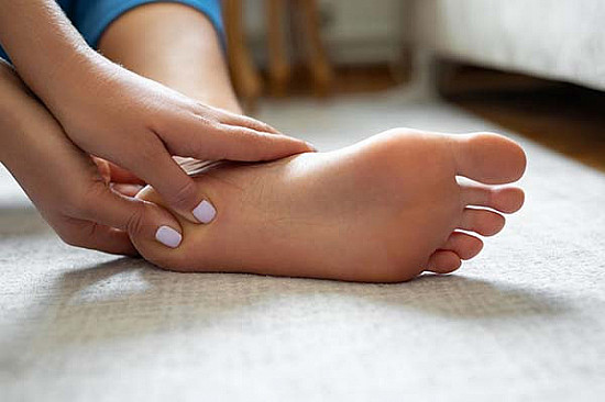 Plantar fasciitis: Symptoms, causes, and treatments featured image