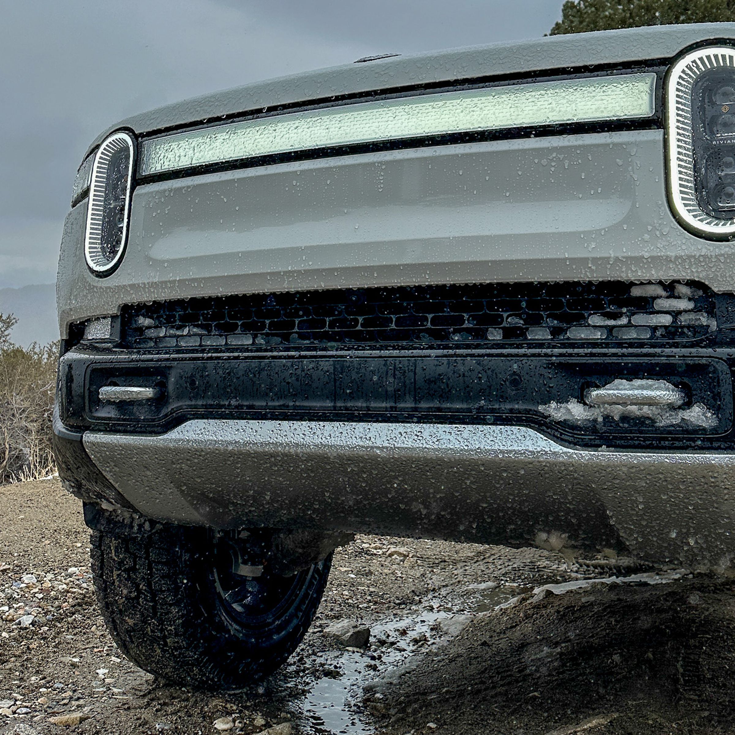 Rivian R1S front