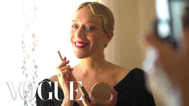 Chloë Sevigny si prepara per il red carpet di 'Bones and All' al Festival di Venezia