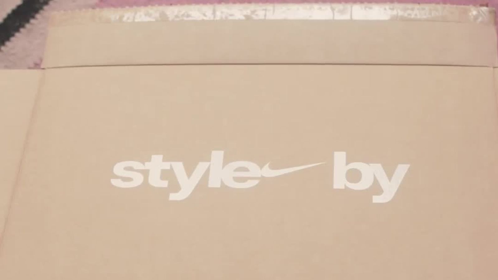Estetica revival: tre modi per abbinare le Nike Cortez secondo Vogue