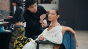 Bella Hadid verrät, wie aufwändig die Vorbereitung des Sprühkleid-Moments wirklich war | On Set | VOGUE Germany