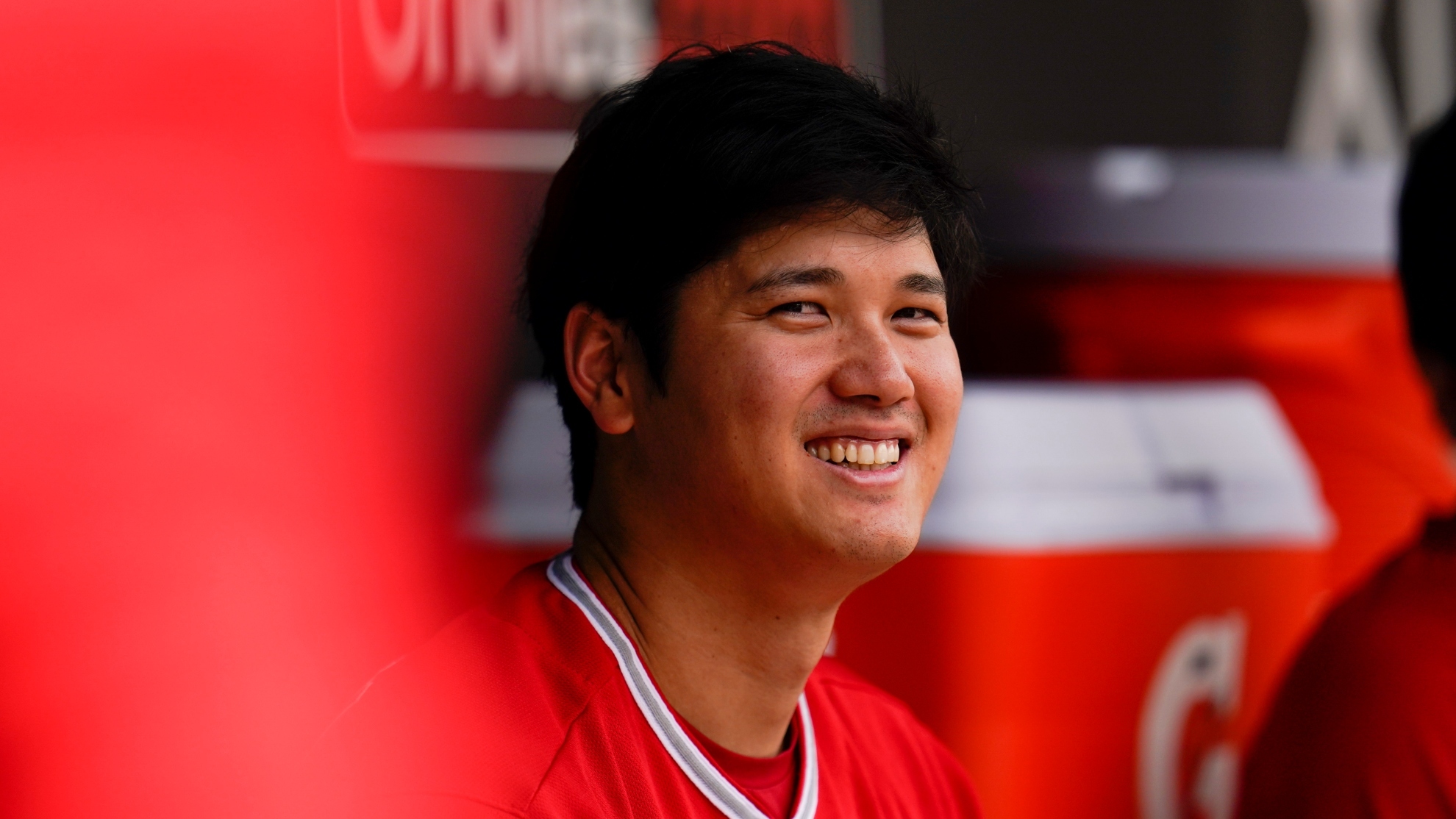 Shohei Ohtani displays an act of Japanese politeness at the Angels dugout