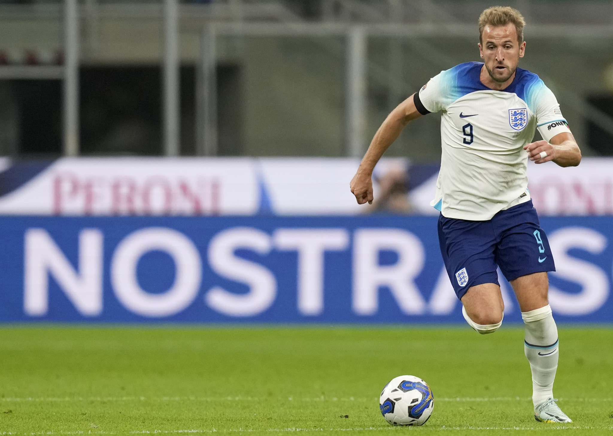 Englands Harry Kane controls the ball