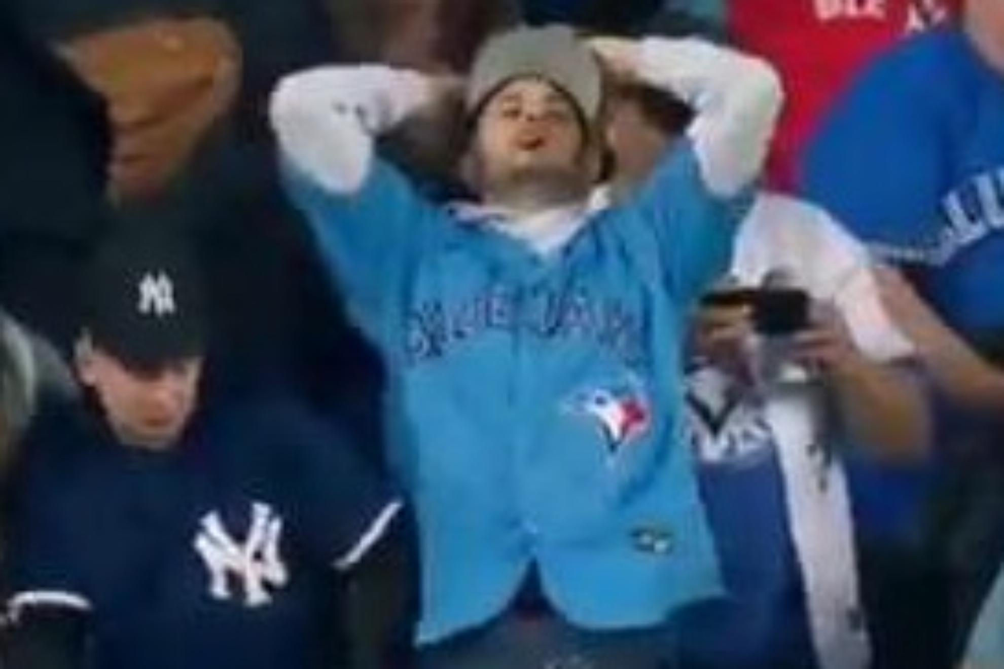 Toronto Blue Jays fan/Twitter @CBSSports