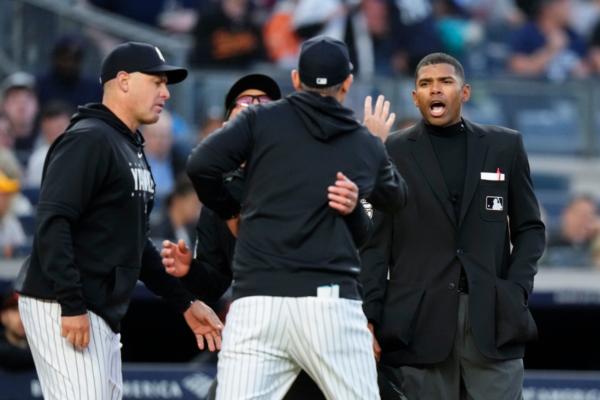 Yankees Aaron Boone finally gives a statement after his controversial 4th ejection in 10 games