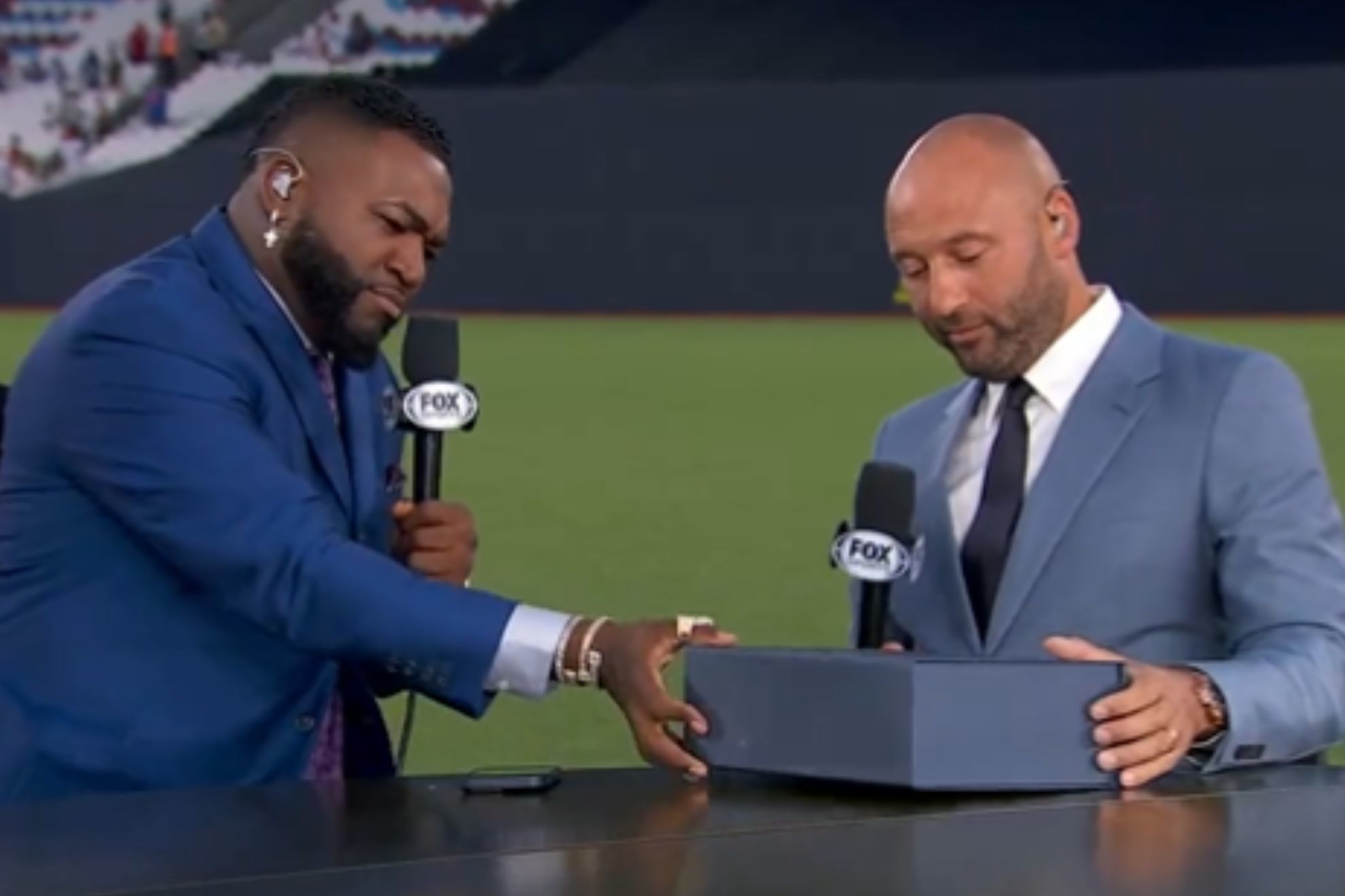 David Big Papi Ortiz trolls Derek Jeter with special gift during his TV debut