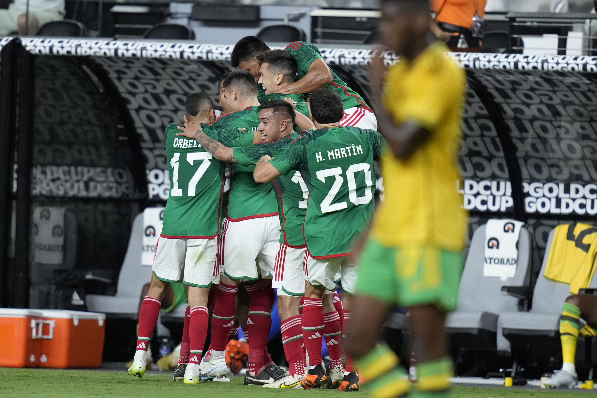 Mexico celebrates Luis Chavez amazing free-kick goal against Jamaica in their 3-0 semifinals win.