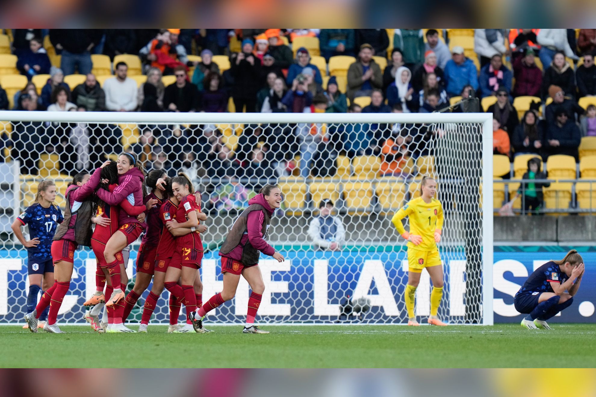 Salma Paralluelo clinches Spains ticket to semis with extra time goal vs. Netherlands