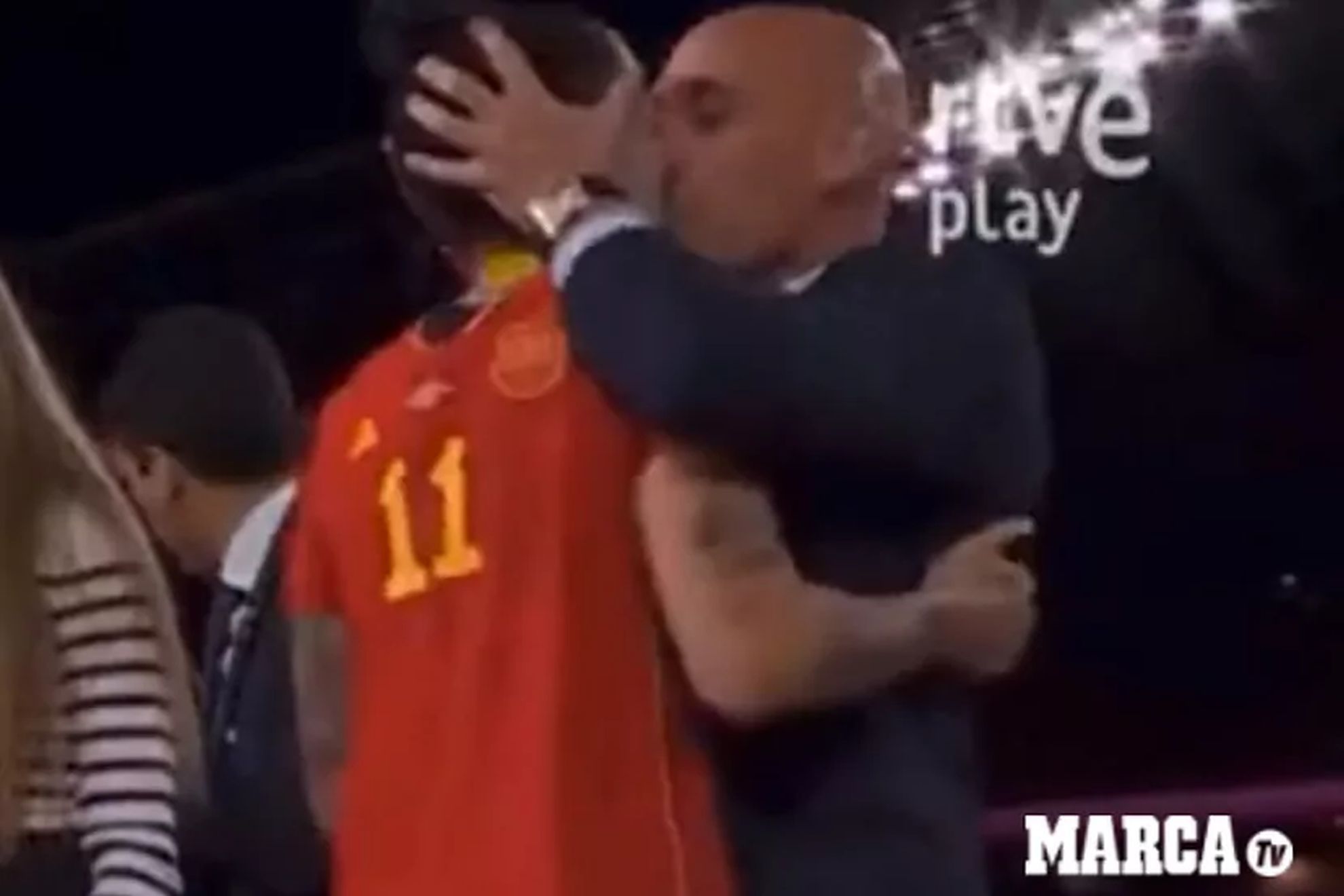 Spain player Jenni Hermoso and FA president kiss on the mouth after winning the World Cup