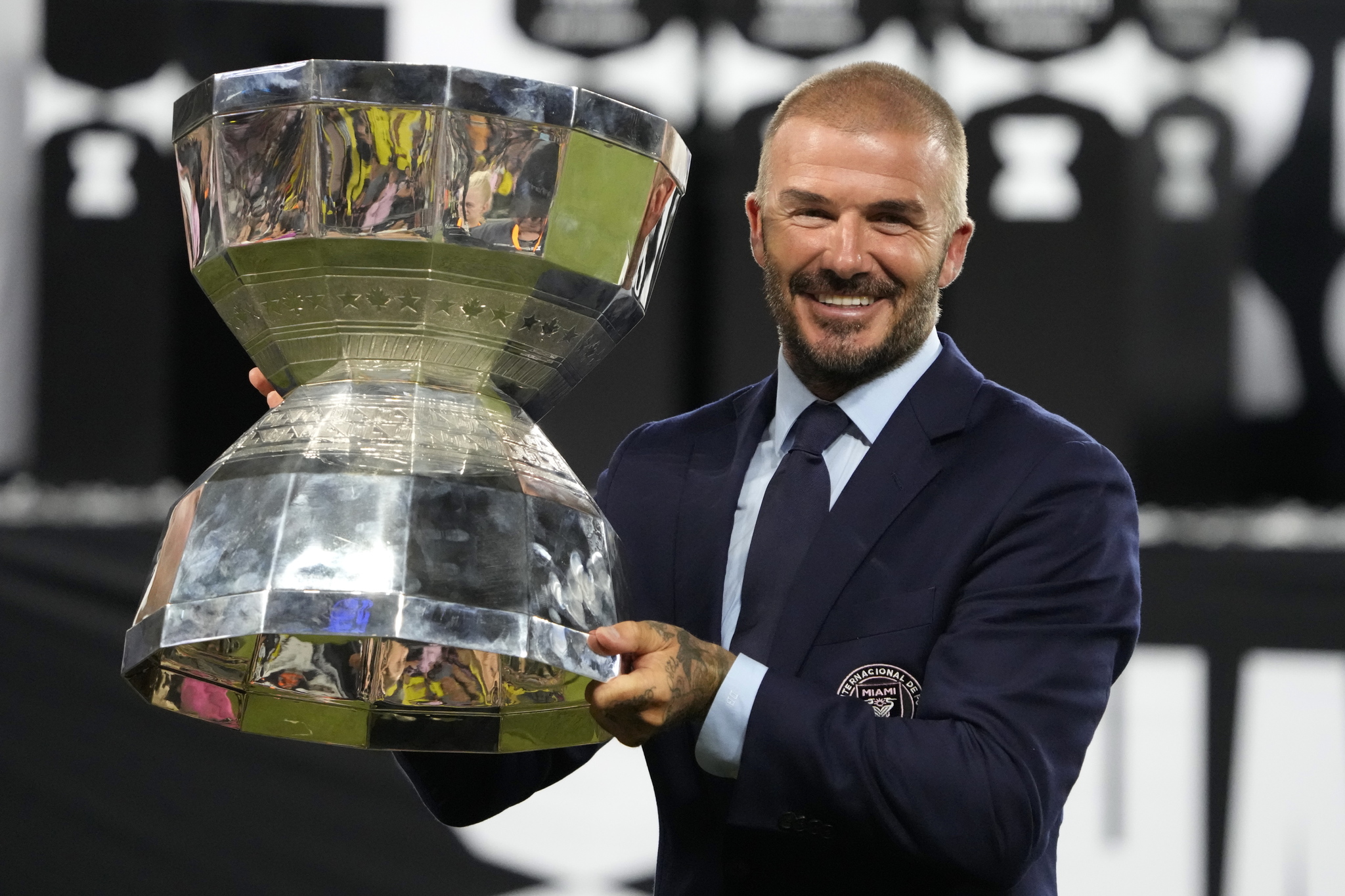 Nashville (United States), 19/08/2023.- Inter Miami CF co-owner lt;HIT gt;David lt;/HIT gt; lt;HIT gt;Beckham lt;/HIT gt; poses with the trophy after his team won the 2023 Leagues Cup final between Nashville SC and Inter Miami CF at Geodis Park in Nashville, Tennessee, USA, 19 August 2023. EFE/EPA/MARK HUMPHREY