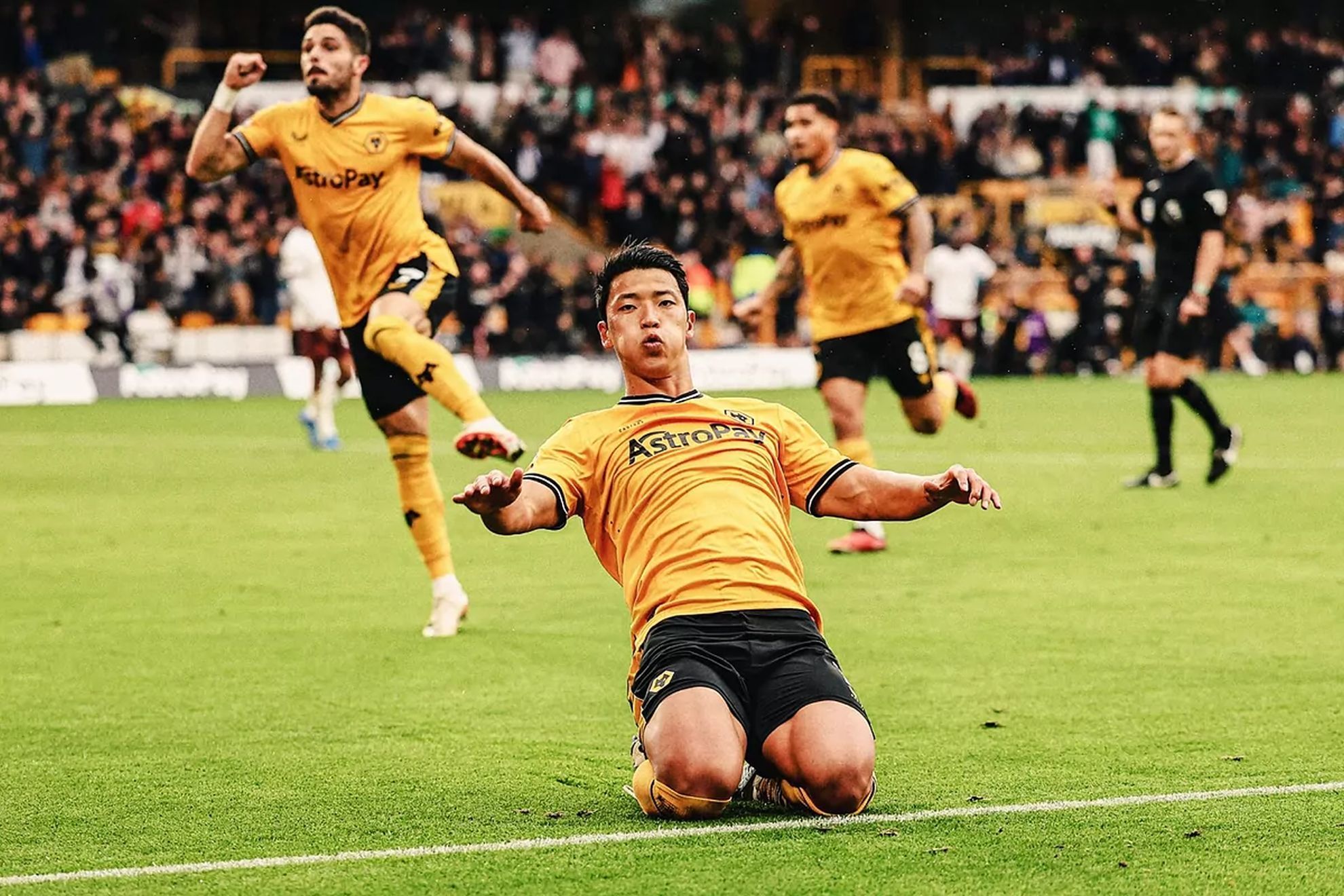 Hee-Chan celebrates against Manchester City