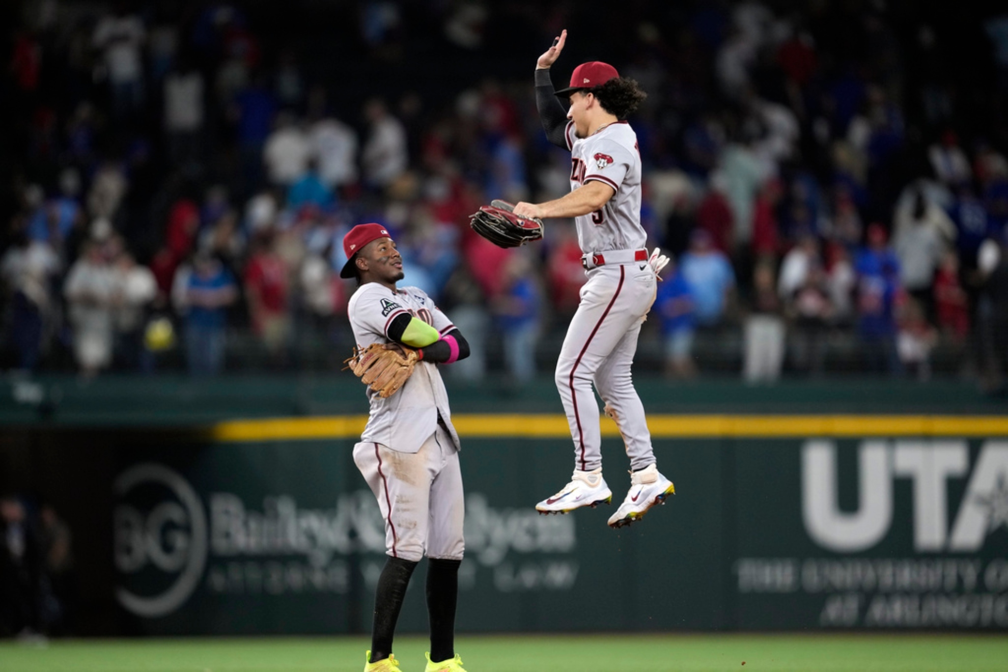 Diamondbacks dominate the Rangers at home 9-1 to tie World Series 1-1