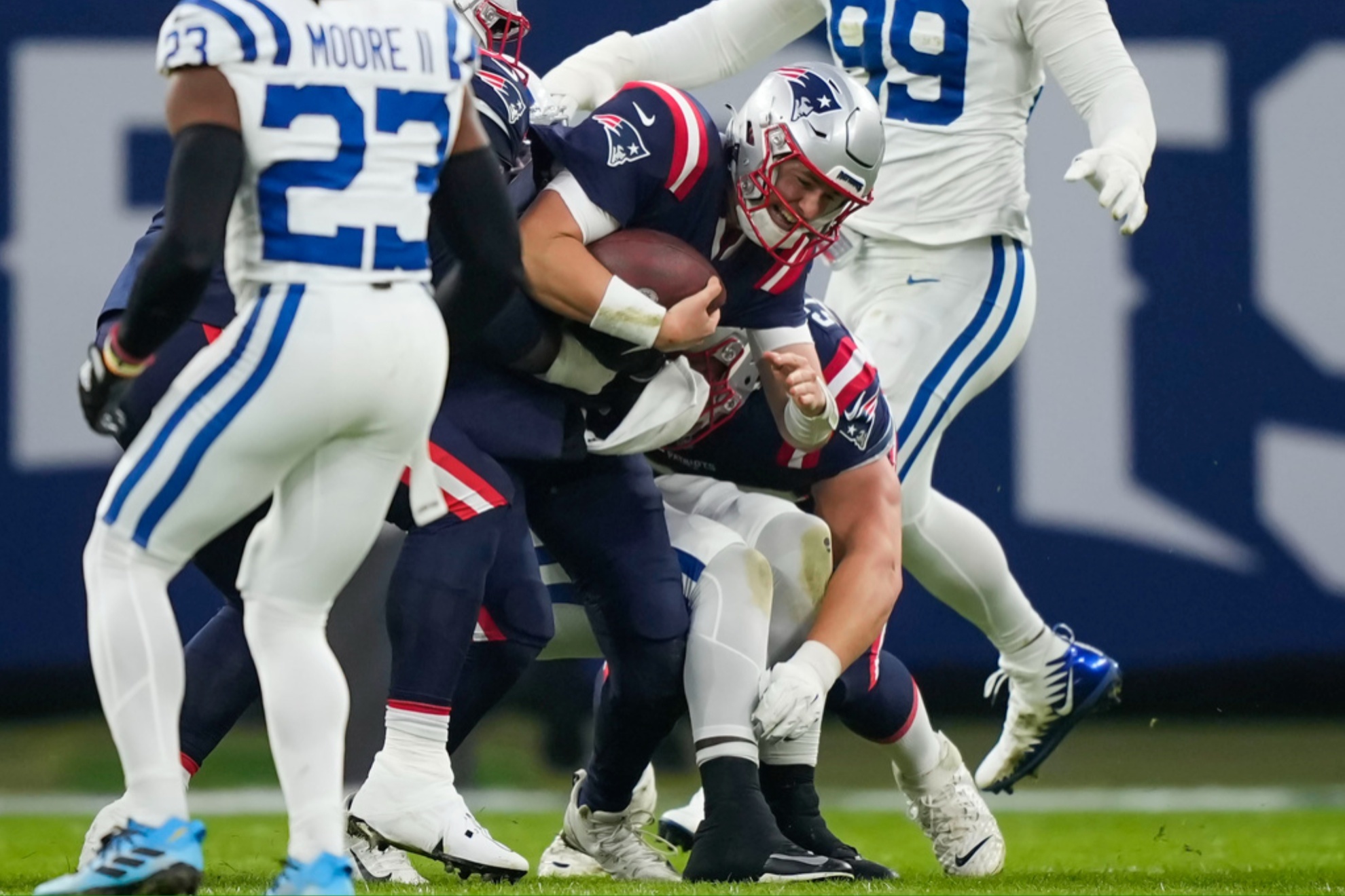 Patriots quarterback, Mac Jones, got benched in the 4th quarter against the Colts