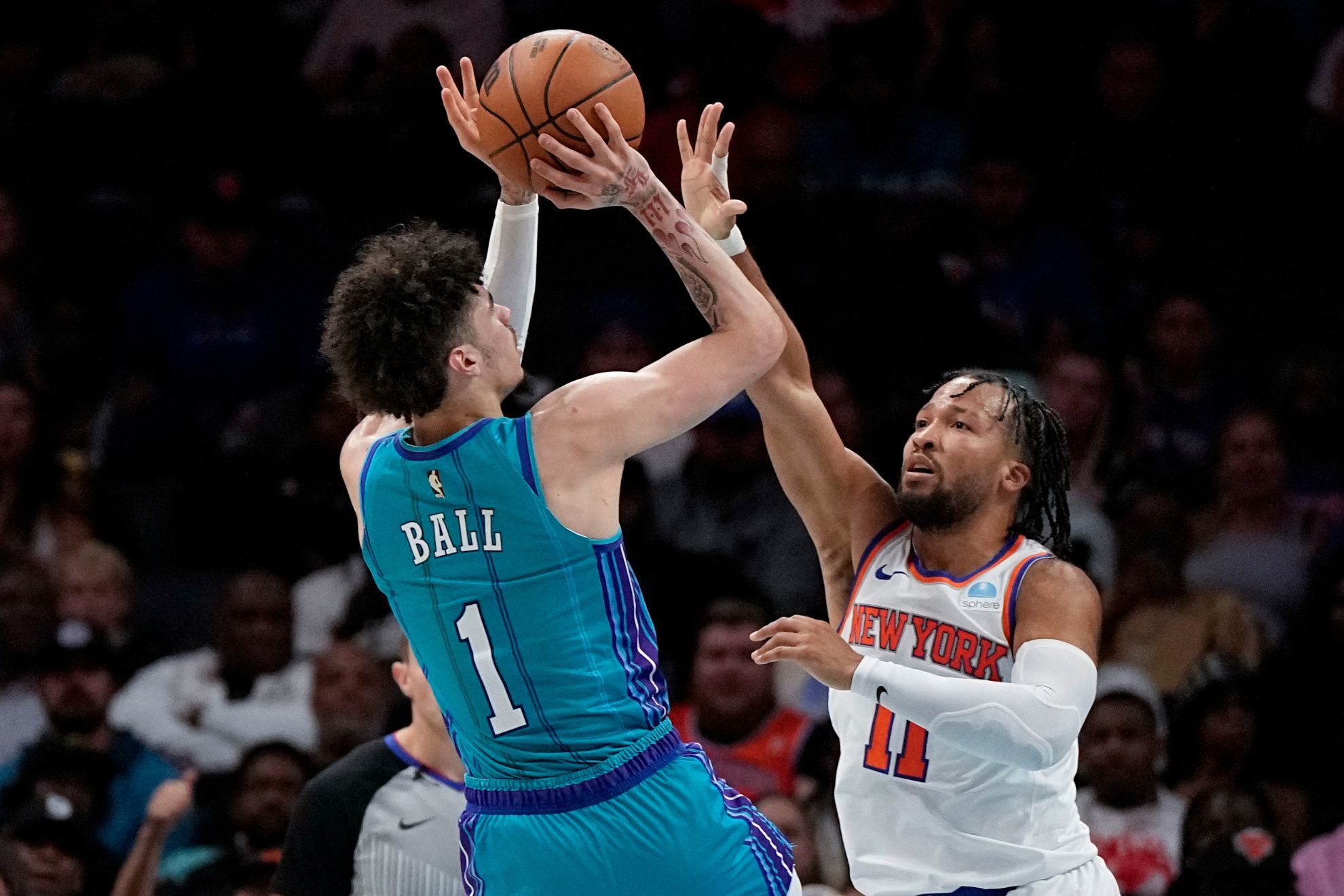 Jalen Brunson outshines LaMelo Ball, leads Knicks past Hornets to extend streak