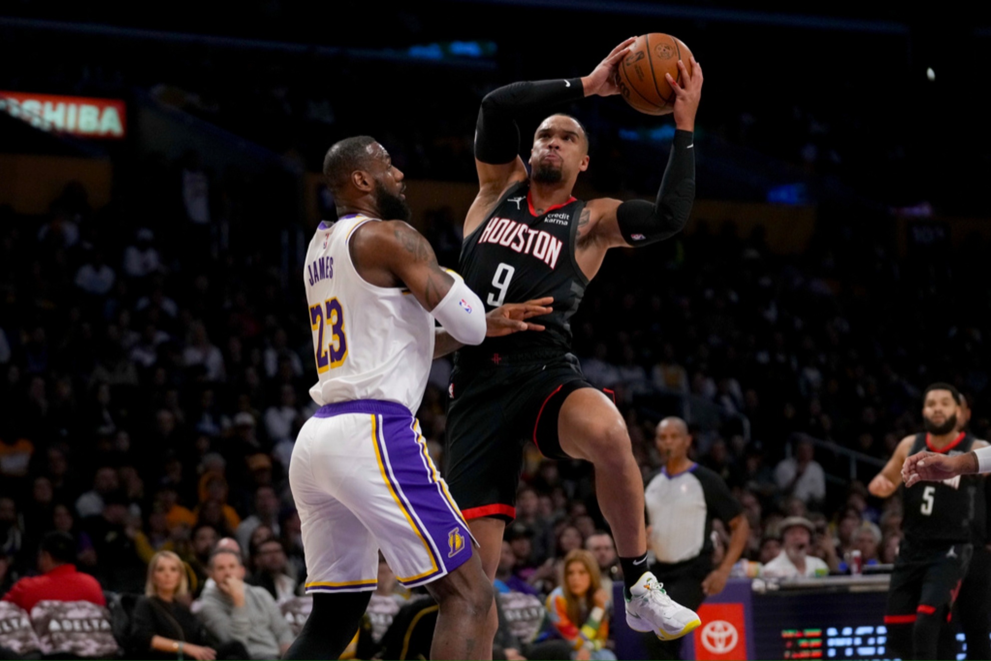 LeBron James and Dillon Brooks got into it as the Lakers beat the Rockets 105-104 on Sunday night