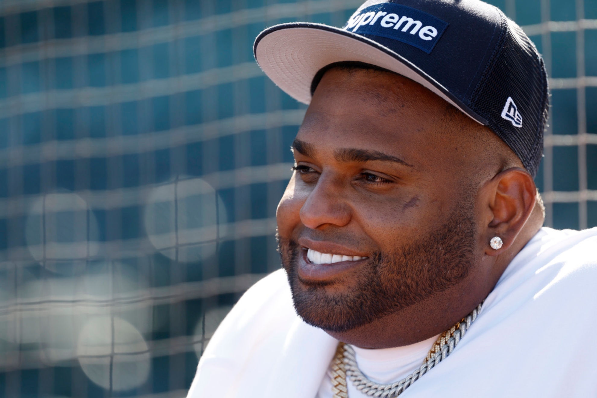 Pablo Sandoval sets a worldwide record by hitting a Moneyball 6-run homer in the Baseball United League