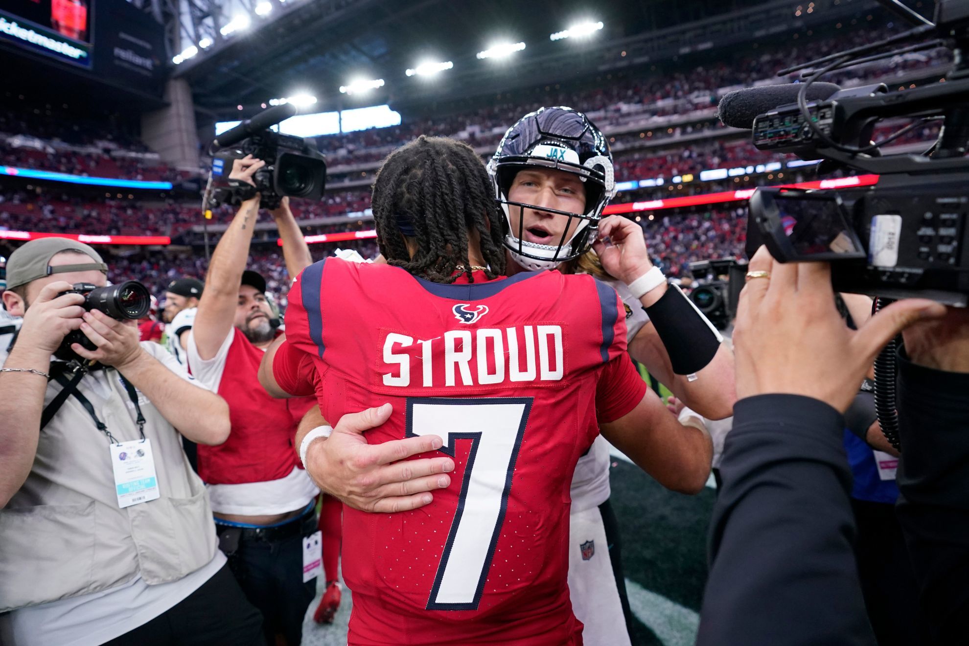 Texans kicker doinks 58-yard FG off bottom post that would have forced OT vs. Jaguars