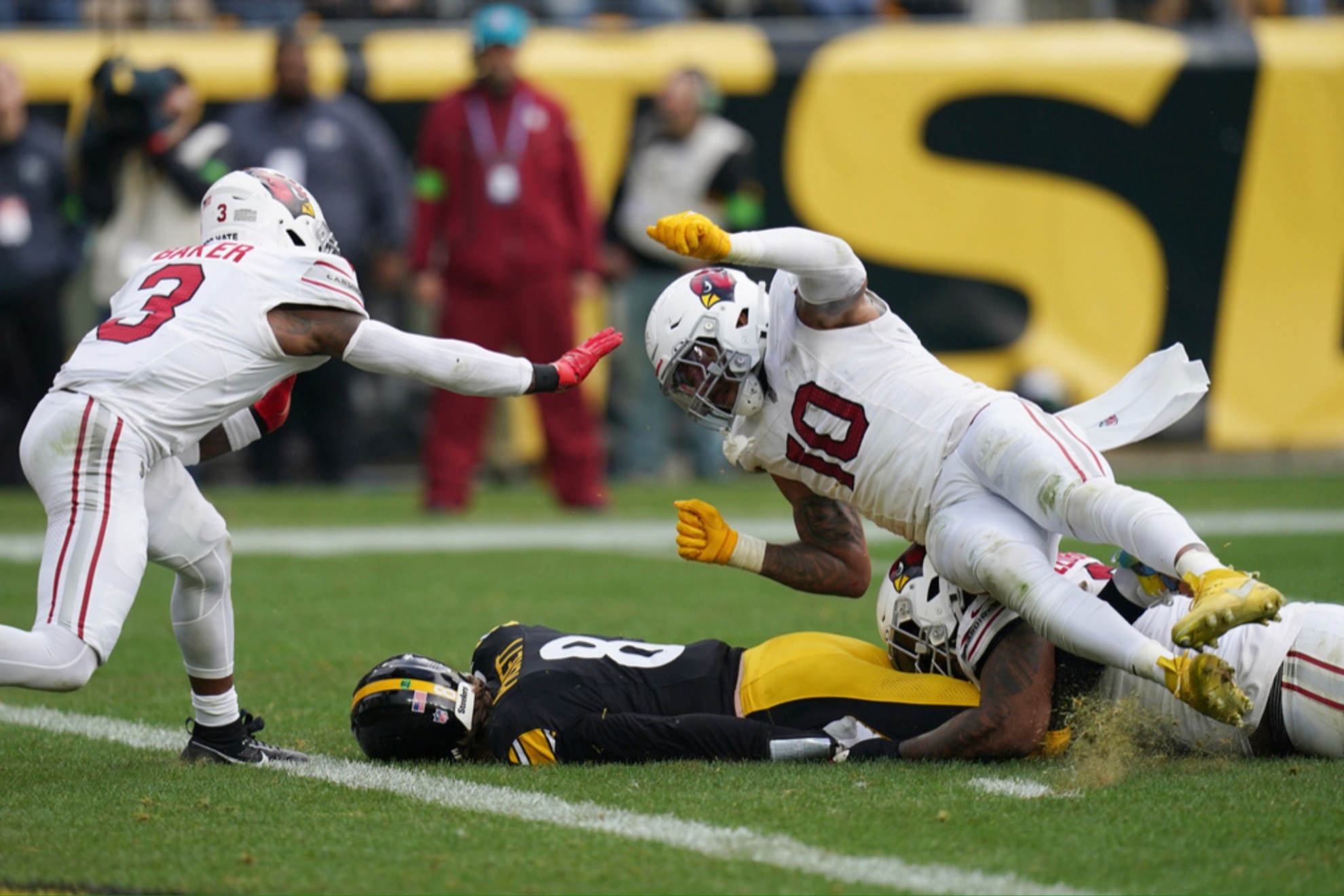 Steelers QB Kenny Pickett left the game against the Cardinals with an ankle injury