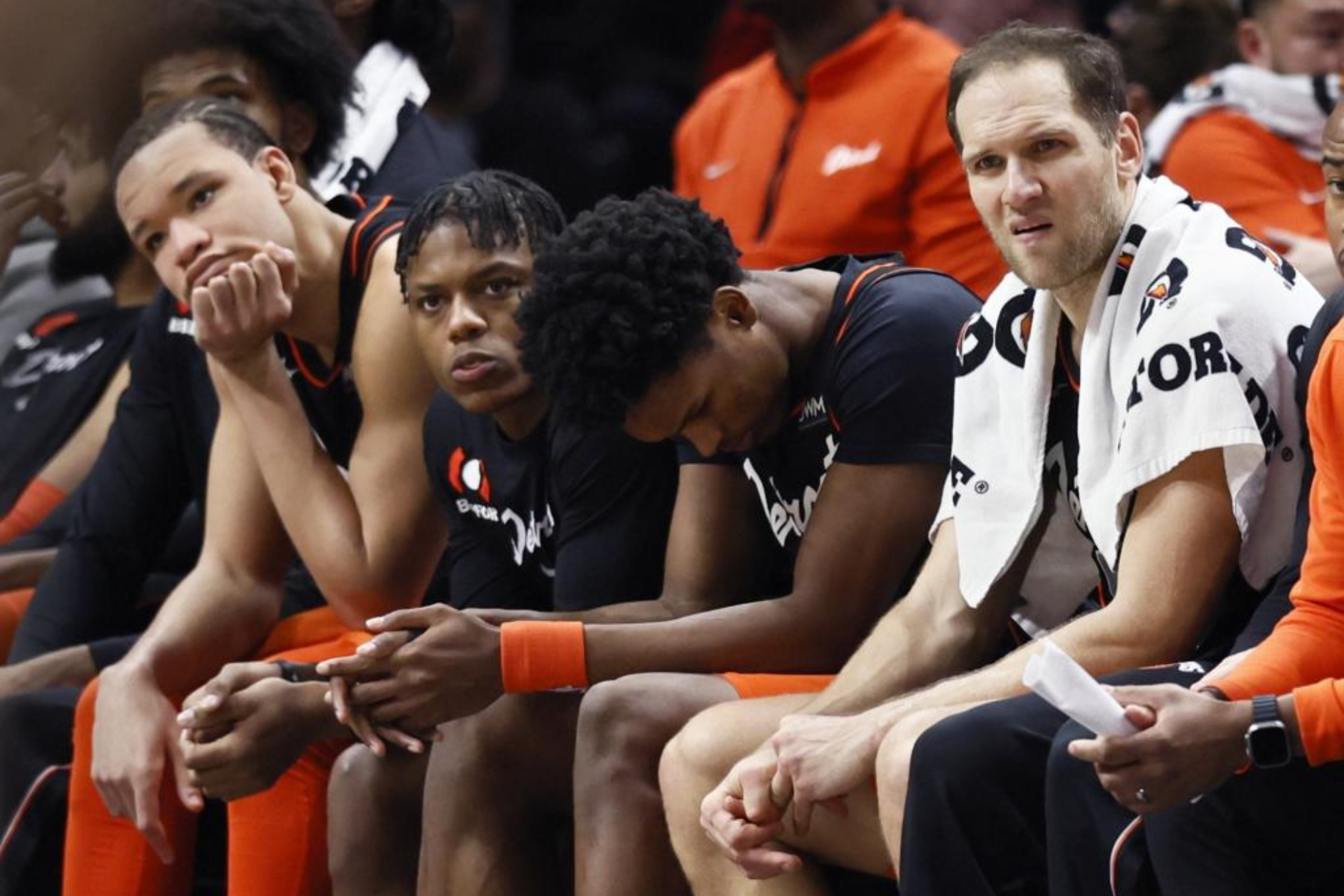 Pistons players on the bench during the last defeat.