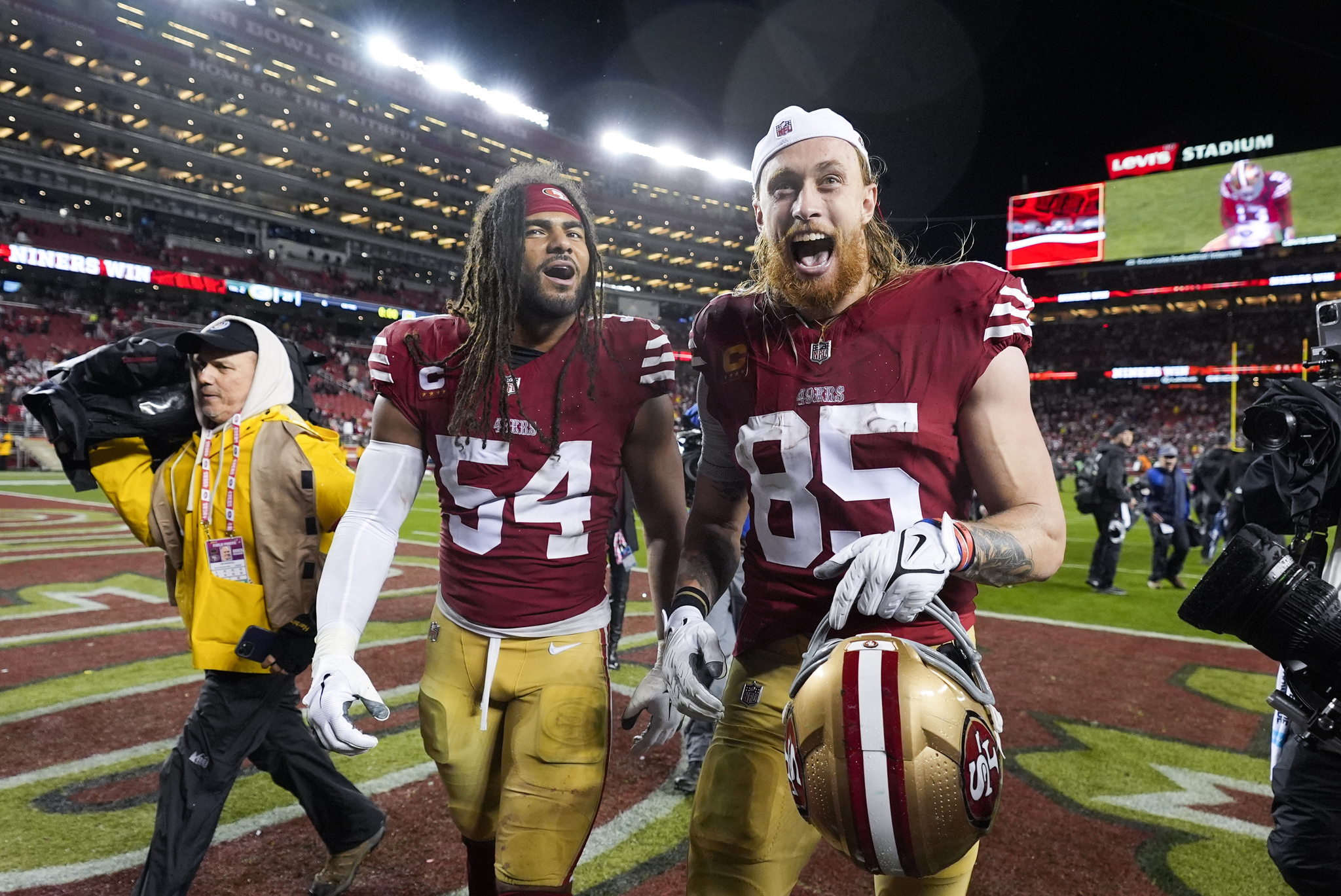 49ers celebrate their win