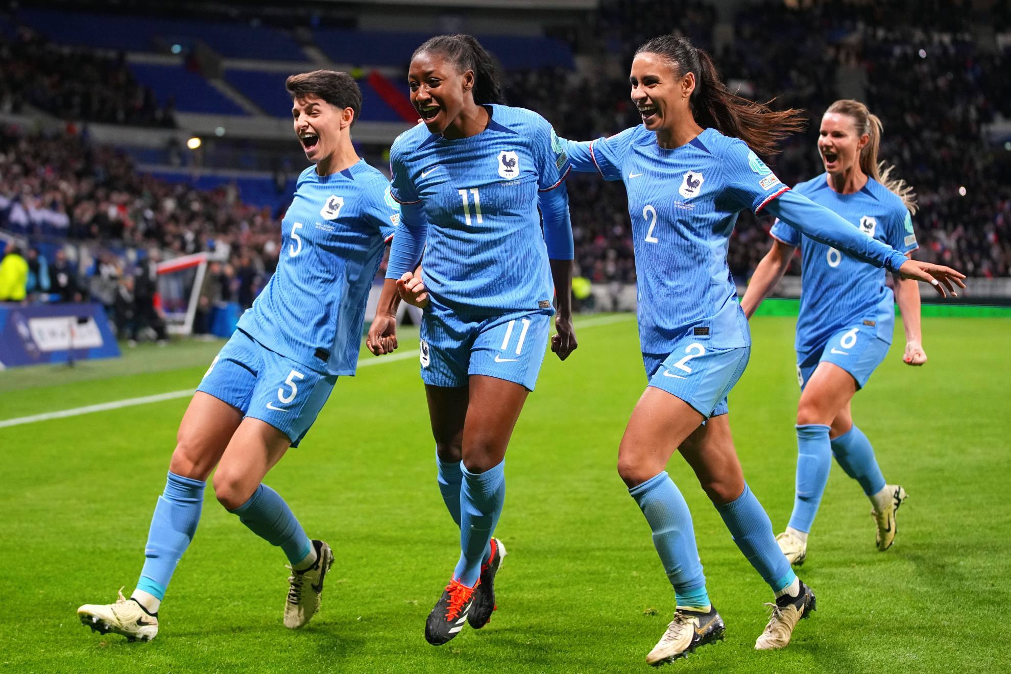 Las jugadoras francesas celebran un gol ante Alemania en Lyon / LaPresse