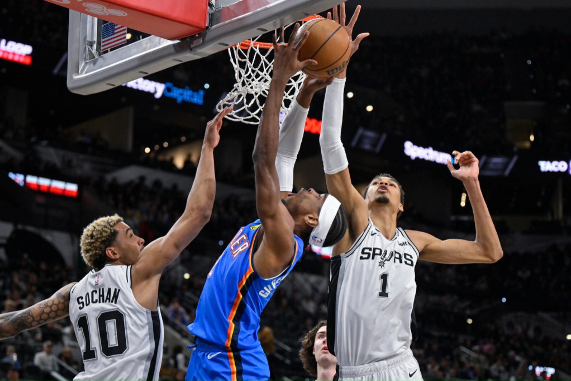 The San Antonio Spurs beat the Oklahoma City Thunder 132-118 on Thursday night